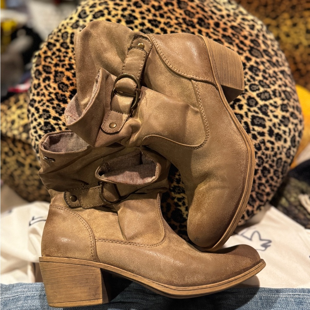 Roxy brand causal boot size 7.5